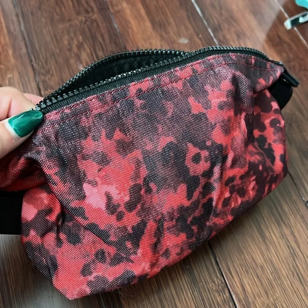 GA-DE Cosmetic Case - Red & Black Washable Zip Cosmetic Pouch - Like New